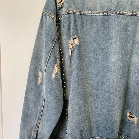 ‼️SOLD‼️ Distressed Denim Stud Jacket LARGE - Picture 4 of 7